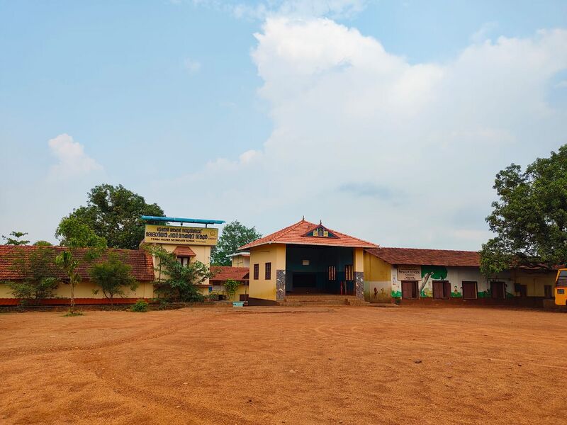 പ്രമാണം:TSNMHS KUNDURKUNNU.jpg