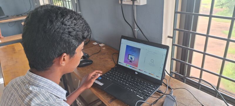 പ്രമാണം:11017 FREEDOMFEST POSTERMAKING.jpg