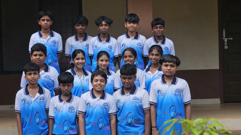 പ്രമാണം:12002-LK Members.jpg