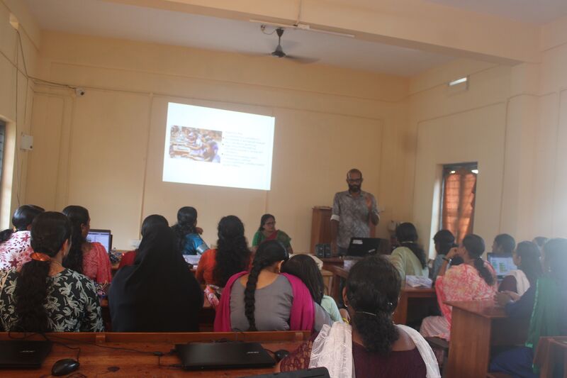 പ്രമാണം:13094 lk parents meeting.JPG