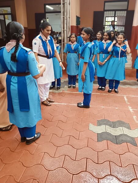 പ്രമാണം:16002 scarfday6.jpg