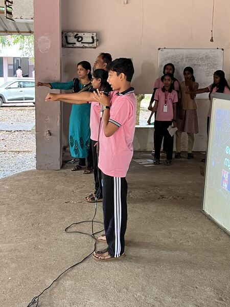 പ്രമാണം:19002 F222.jpg