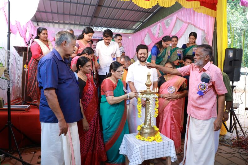 പ്രമാണം:20240 RETIREMENT OF LETHA TEACHER.jpg