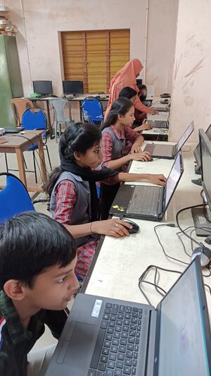 21124 hightech class 3.jpg