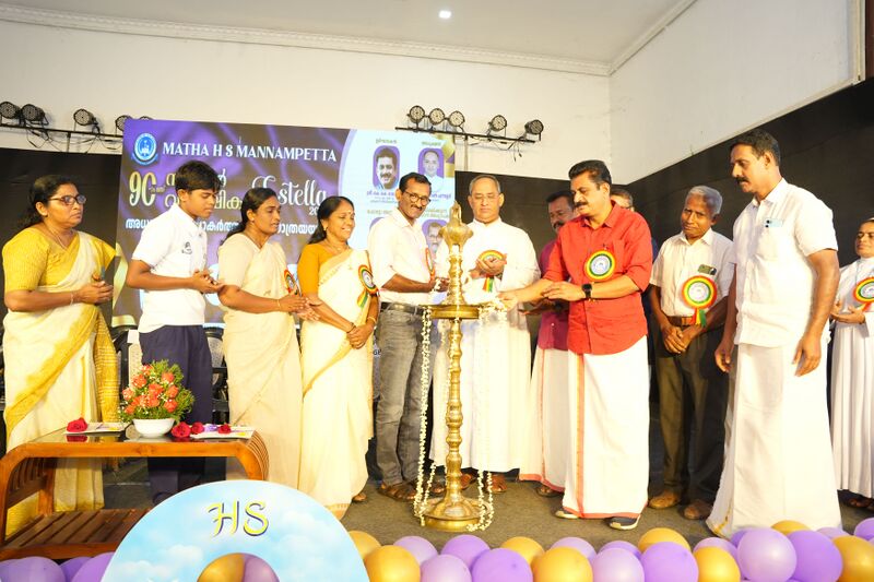 പ്രമാണം:22071-TSR-anndy inauguration.jpg