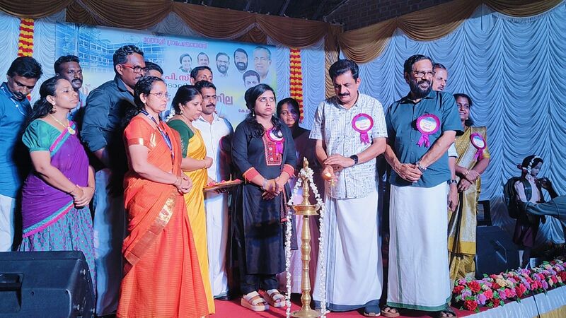 പ്രമാണം:23223 second fllor inauguration.jpg