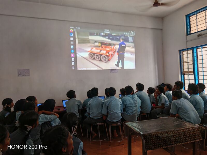 പ്രമാണം:24073 freedom fest Robotics Trainingsept2025.jpg