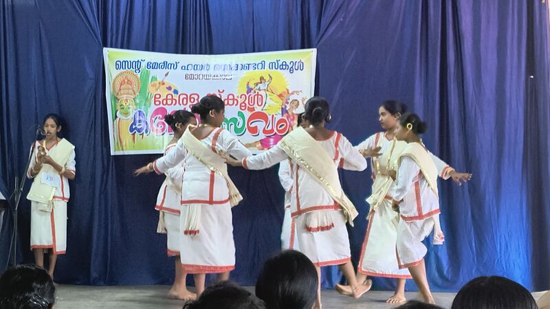 പ്രമാണം:25044 School kalolsavam 2.jpg