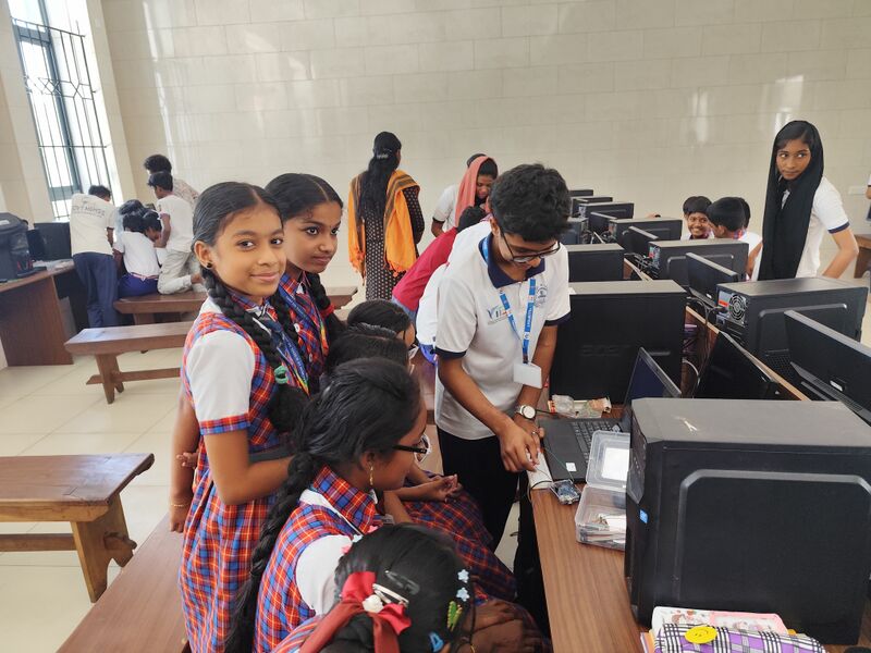 പ്രമാണം:40023 robo class @murukkumon1.jpg