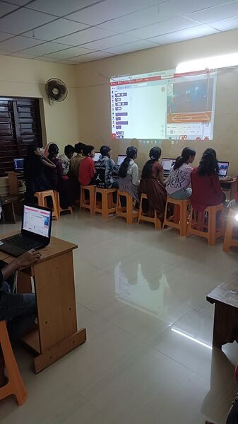 പ്രമാണം:42018 littlekites 2.jpeg