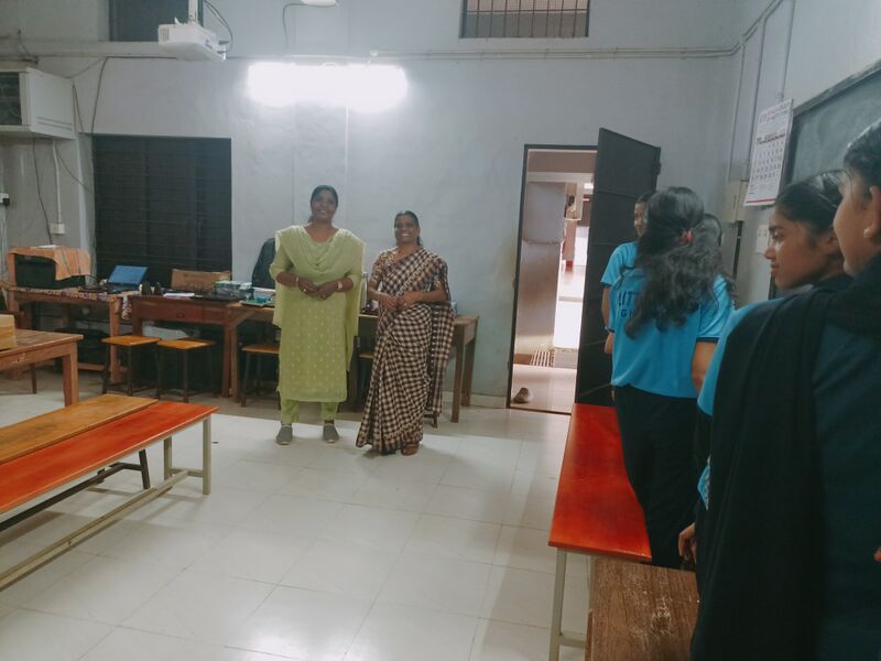 പ്രമാണം:GHS UMMINI.jpg