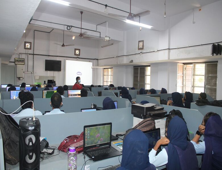 പ്രമാണം:LK CAMB 48055 01.jpg