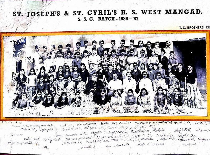 പ്രമാണം:School10th batch.jpg