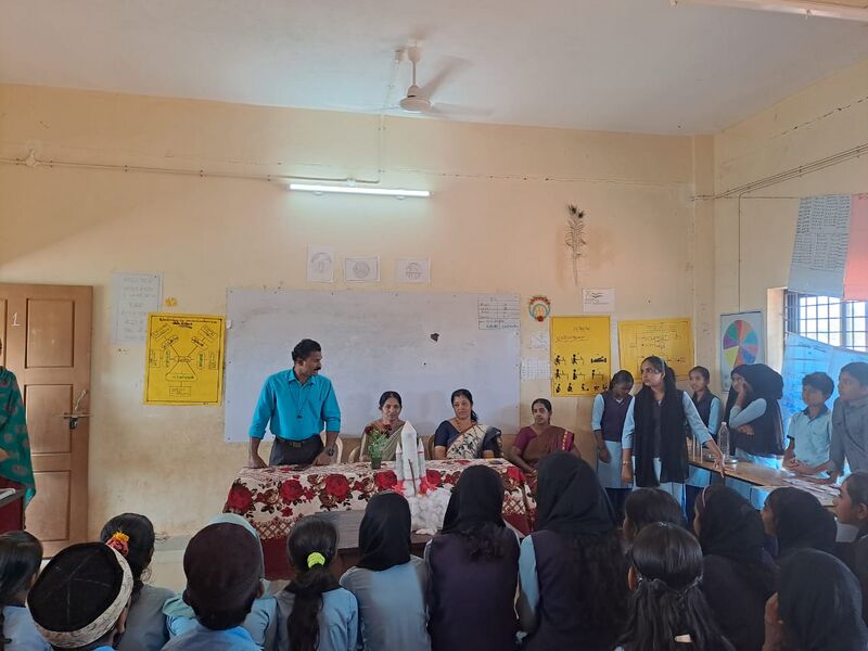 പ്രമാണം:11045science fair.jpg