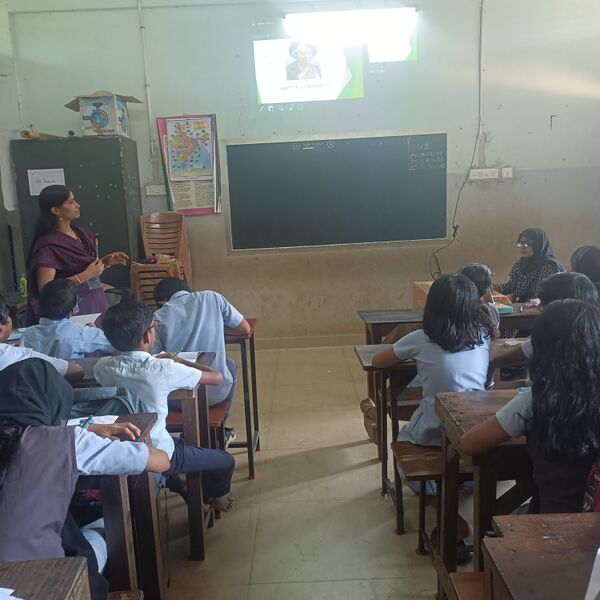 പ്രമാണം:17333 HIGHTECH CLASS.jpg