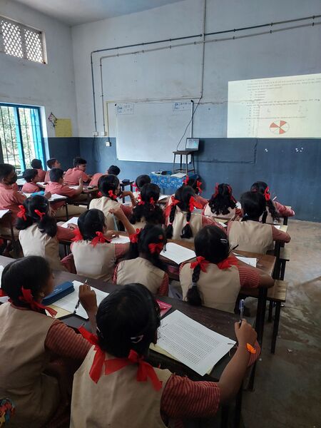 പ്രമാണം:22010-hitech-classroom.jpg