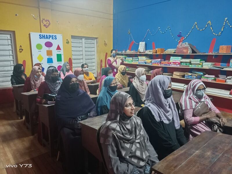 പ്രമാണം:25007-EKM-LKCS22-1 - headmistress aluva.jpg