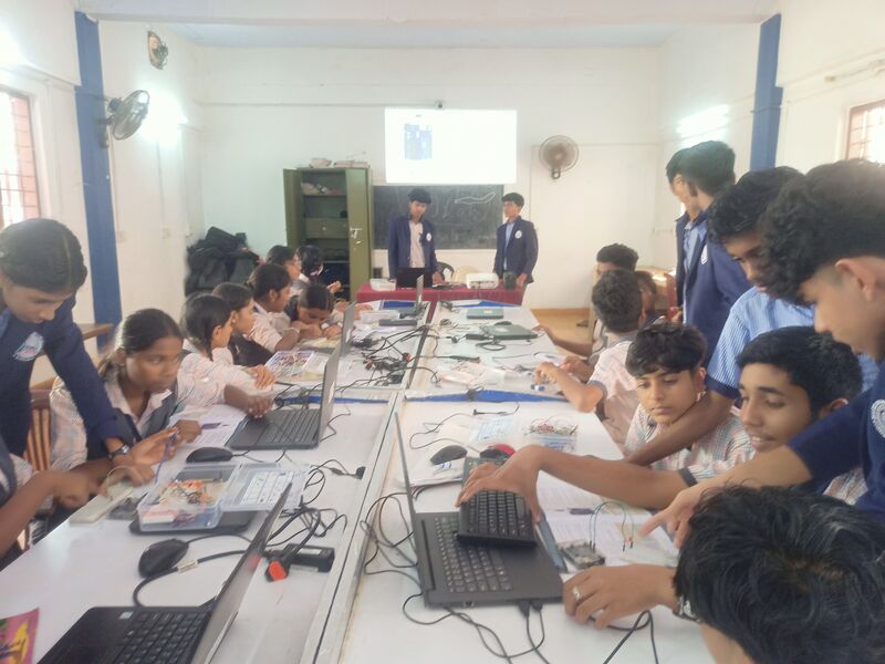 പ്രമാണം:36026 2025class10robotics class6.jpg