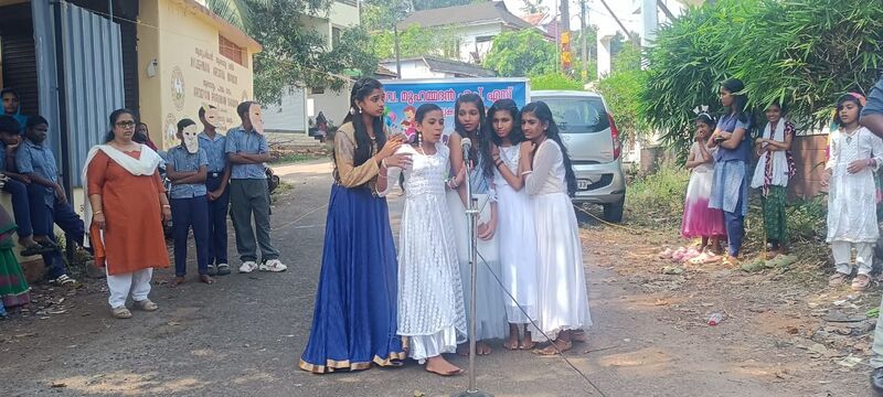 പ്രമാണം:36073-gmhs padan.jpg