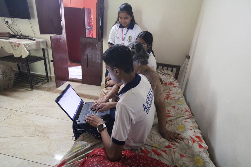 പ്രമാണം:37001 LK Parents Awarenees Class.jpg