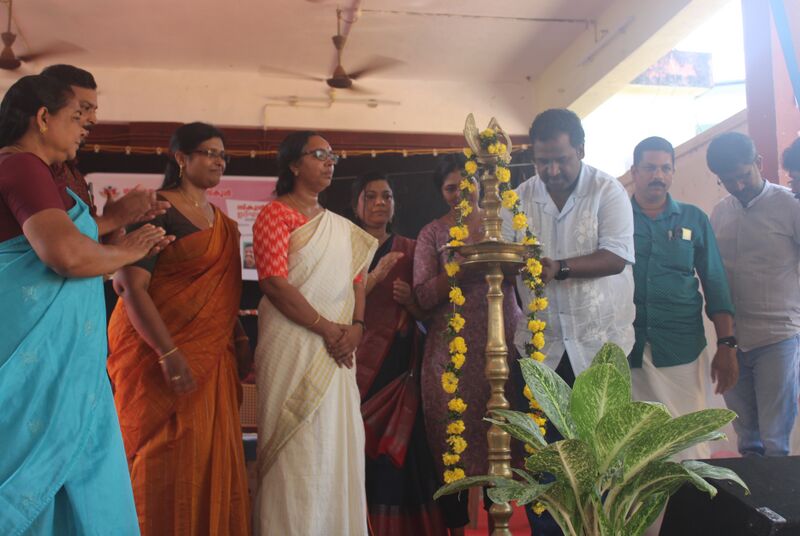 പ്രമാണം:42003 praveshanolsavam4.JPG