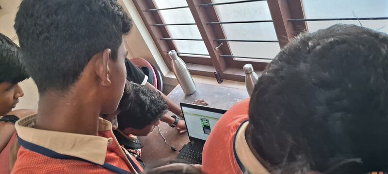 പ്രമാണം:44046 lk24 robo1.jpg