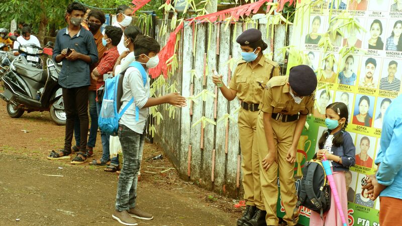 പ്രമാണം:BS21 12058 4.jpg