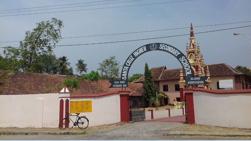 പ്രമാണം:SANTA CRUZ.jpg