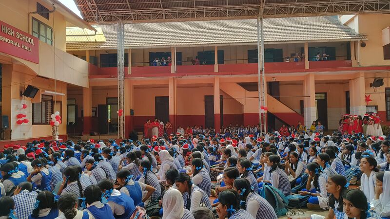 പ്രമാണം:16002 xmas2025 1.jpg