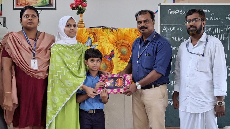 പ്രമാണം:19862 rdng 2.jpg