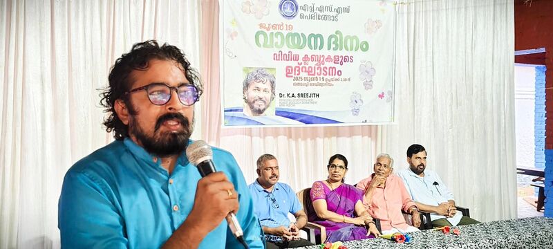 പ്രമാണം:20008-reading day.jpg