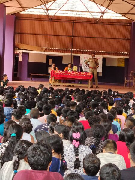 പ്രമാണം:20259-road safty.jpg