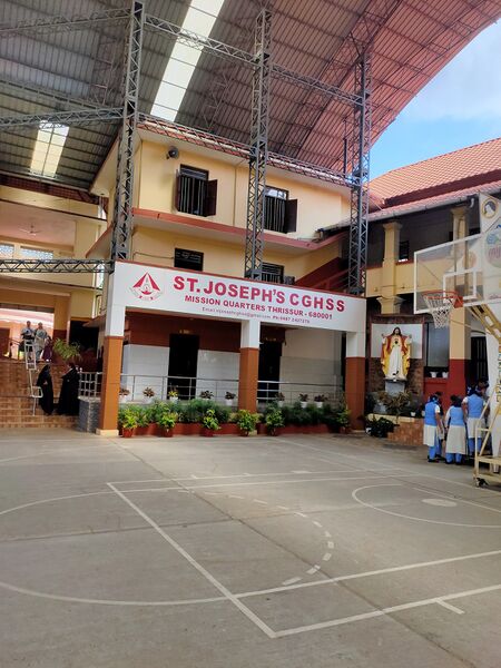 പ്രമാണം:22035 school photo.jpg