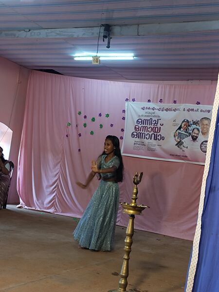 പ്രമാണം:23057 praveshanolsavam 1.jpg