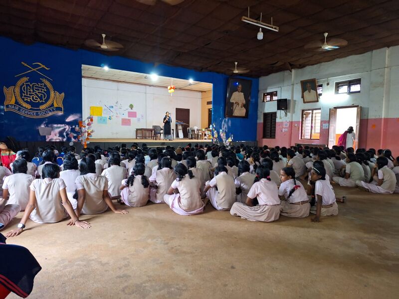 പ്രമാണം:33023-1 teens.jpg