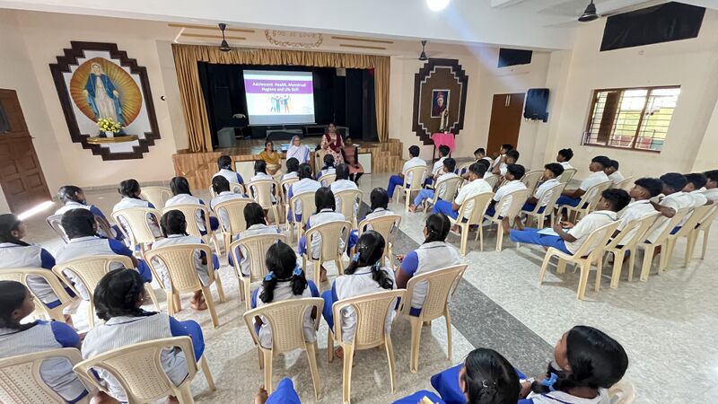 പ്രമാണം:35052 teensclub karuthal 4.jpg