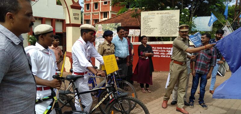 പ്രമാണം:36035 lehari5.jpg