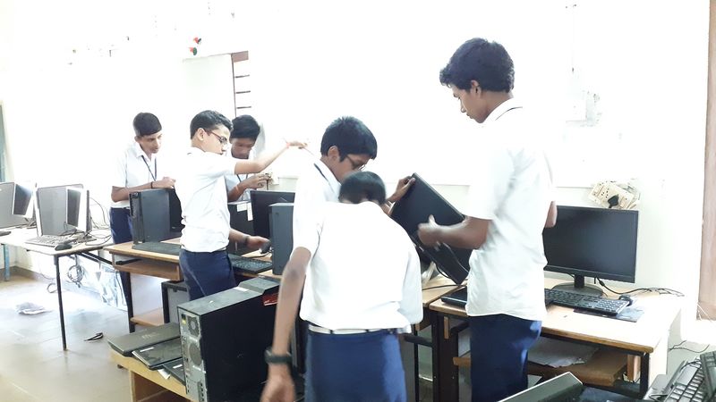 പ്രമാണം:44050 19 50.jpg