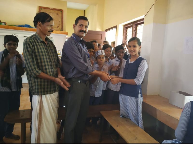 പ്രമാണം:Honesty Shop.jpg