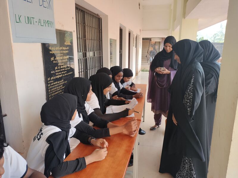 പ്രമാണം:11022 LK HELP DESC 02.jpg