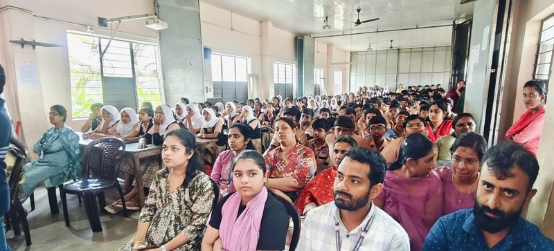 പ്രമാണം:15051 kazhcha audience.jpg