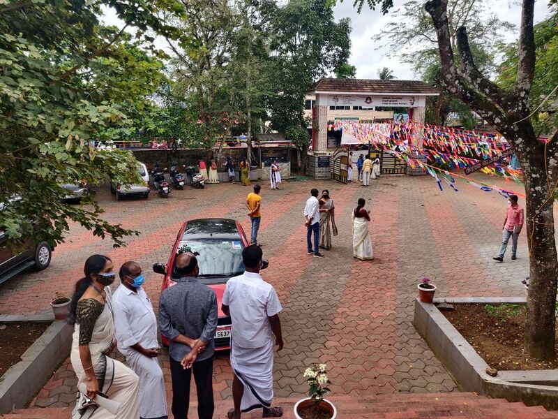 പ്രമാണം:15086 തിരികെ വിദ്യാലയത്തിലേക്ക്4.jpg