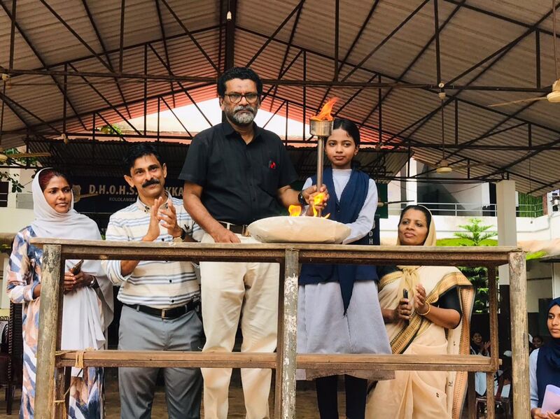 പ്രമാണം:19051 deepashikha2.jpg