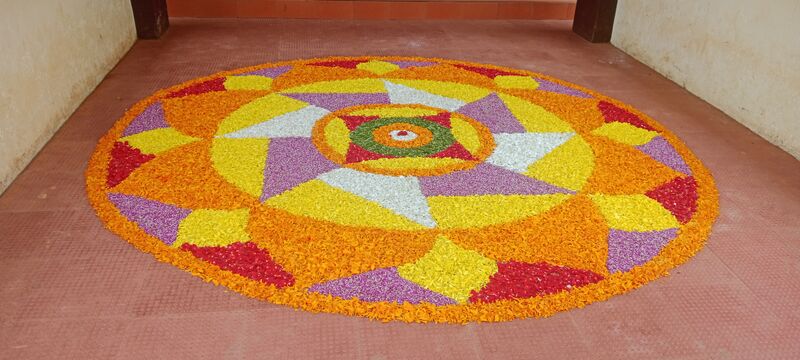 പ്രമാണം:19881 onam 2.jpg