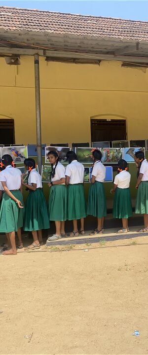 33053 hitech students.jpg