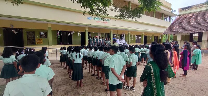 പ്രമാണം:34013moon daylp 2.jpg