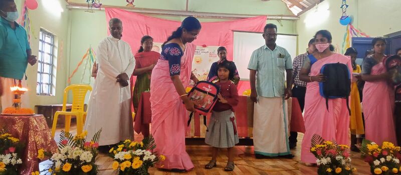 പ്രമാണം:42022 Praveshanolsavam 2.jpeg