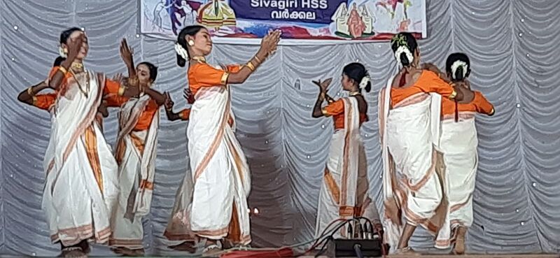 പ്രമാണം:42022subdistrict artsday.jpg