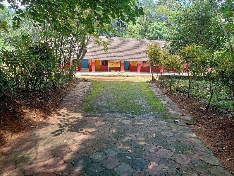 പ്രമാണം:Kinasserry ALP SCHOOL.jpeg
