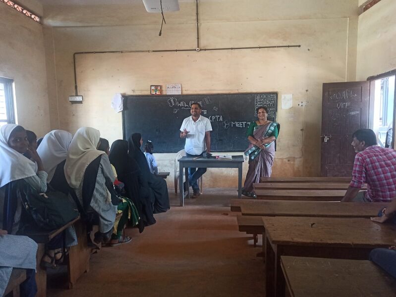 പ്രമാണം:11021 class meeting 2.jpg